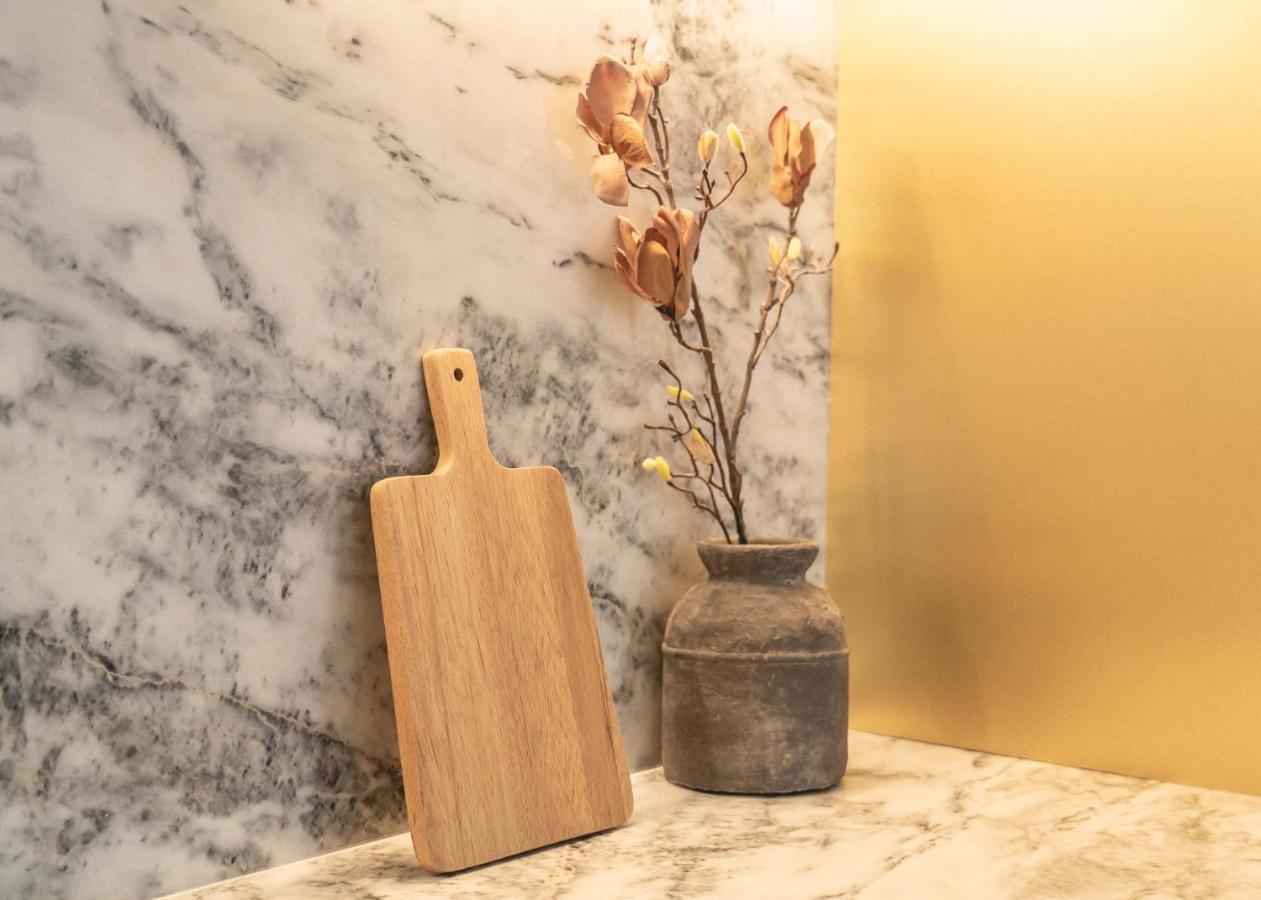 Village Aparthotel By Boa OOporto Exterior foto A cutting board